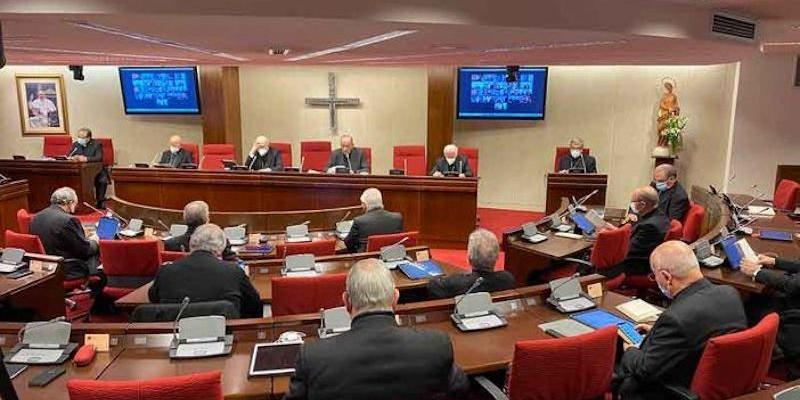 El cardenal Osoro y los obispos auxiliares participan en la Asamblea Plenaria de la CEE