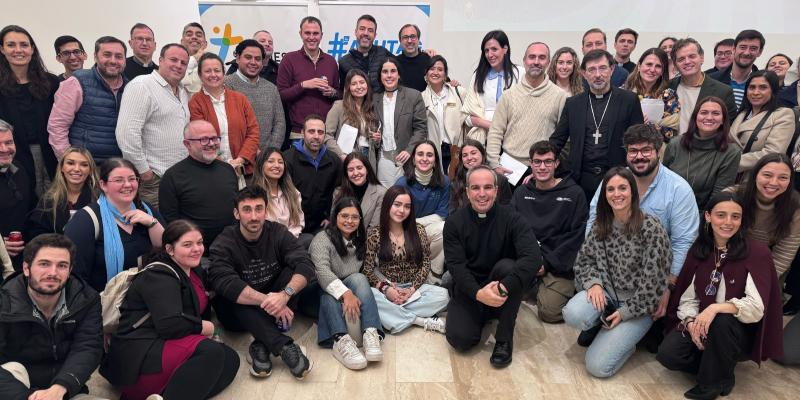 El cardenal José Cobo encarga a los misioneros digitales salir al encuentro de los jóvenes en riesgo de suicidio