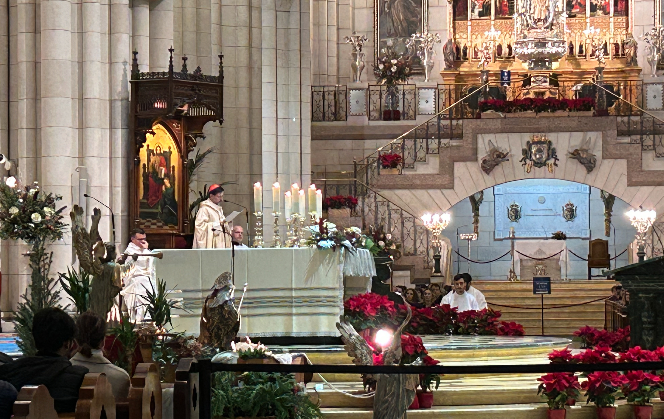 El cardenal Cobo, en la Misa del Gallo: «Esta Noche, de forma especial, recordamos al mundo que Cristo nace para renovar nuestra fe»
