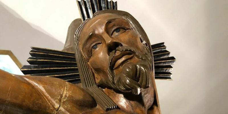 El Santísimo Cristo de la Expiración y la Soledad procesionan en Barajas en la tarde del Viernes Santo