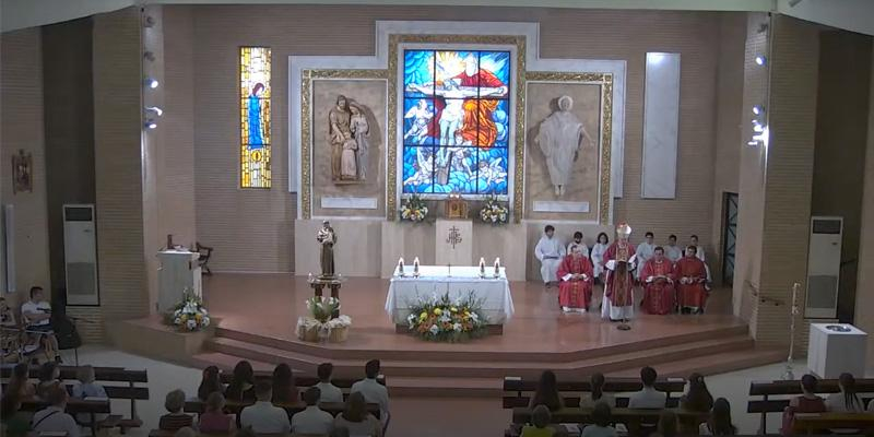 Nuestra Señora de la Granada se sigue vistiendo de fiesta: estrena retablo y sagrario