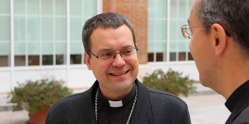 Monseñor Jesús Vidal imparte un retiro a los sacerdotes de la residencia San Pedro
