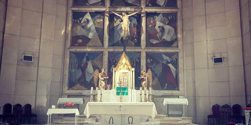 El vicario episcopal de la VII administra el sacramento de la Confirmación en Santísimo Cristo de la Victoria