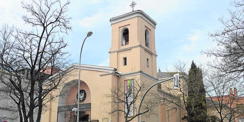 Juan Pedro Gutiérrez preside en Nuestra Señora de la Soledad una Misa solemne en la Pascua de Resurrección