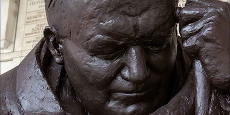 Manuel María Bru presenta en San Juan de la Cruz su libro 'San Juan Pablo II. Incansable defensor de la dignidad humana'