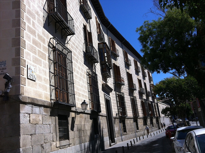El arzobispo se reúne con sacerdotes en un encuentro de oración en la capilla del Palacio Arzobispal