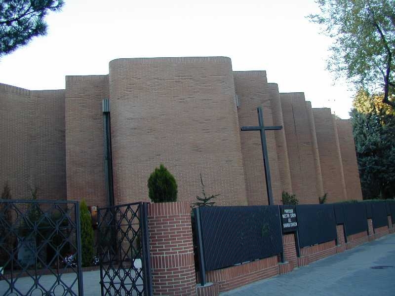 Un grupo de jóvenes recibe el sacramento de la Confirmación en Nuestra Señora del Sagrado Corazón