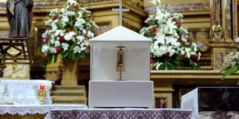 Fieles abarrotan la Encarnación para venerar la reliquia de san Pantaleón