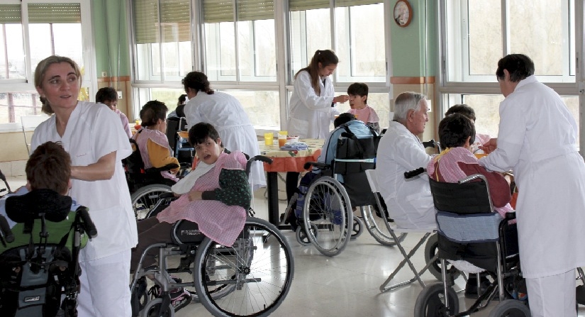 El arzobispo de Madrid preside una Misa en la catedral con los miembros del Cottolengo del Padre Alegre