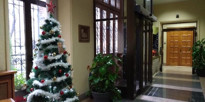 El cardenal Osoro comparte la cena de Nochebuena con los sacerdotes de la residencia sacerdotal San Pedro