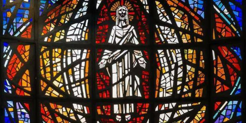 Gabriel Benedicto administra el sacramento de la Confirmación en San Alfonso María de Ligorio