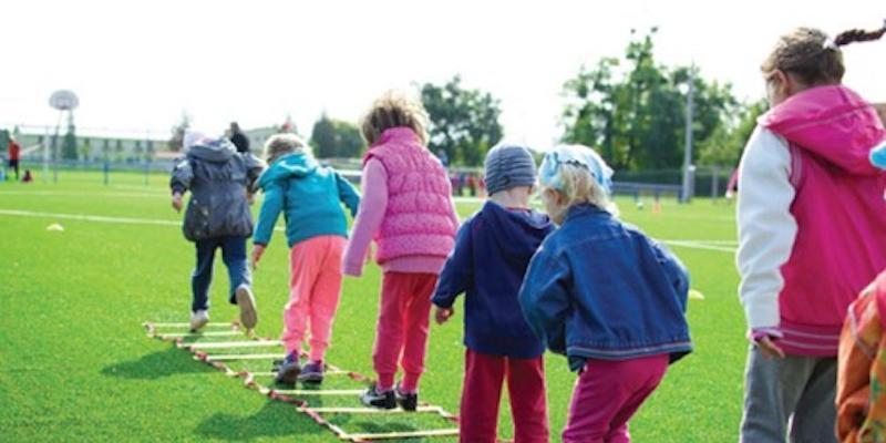 Blanca López, técnico de infancia y adolescencia de Cáritas Madrid: «Las colonias urbanas abren una puerta a la conciliación y a la igualdad para las familias vulnerables»