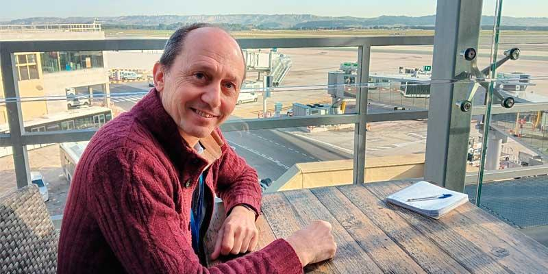 Pablo Seco, capellán del aeropuerto de Barajas: «Los migrantes tienen derecho a llorar»