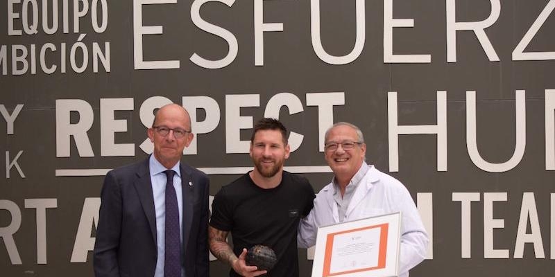 Messi recibe el Balón Educativo de Scholas