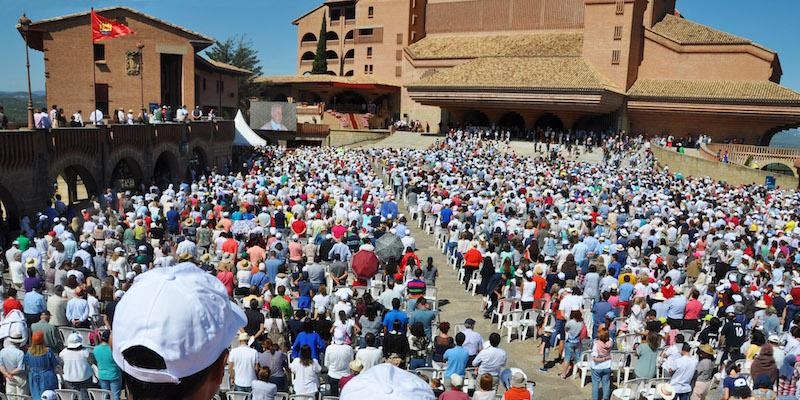 El obispo de Bilbao pide en Torreciudad familias que se comprometen con los que sufren