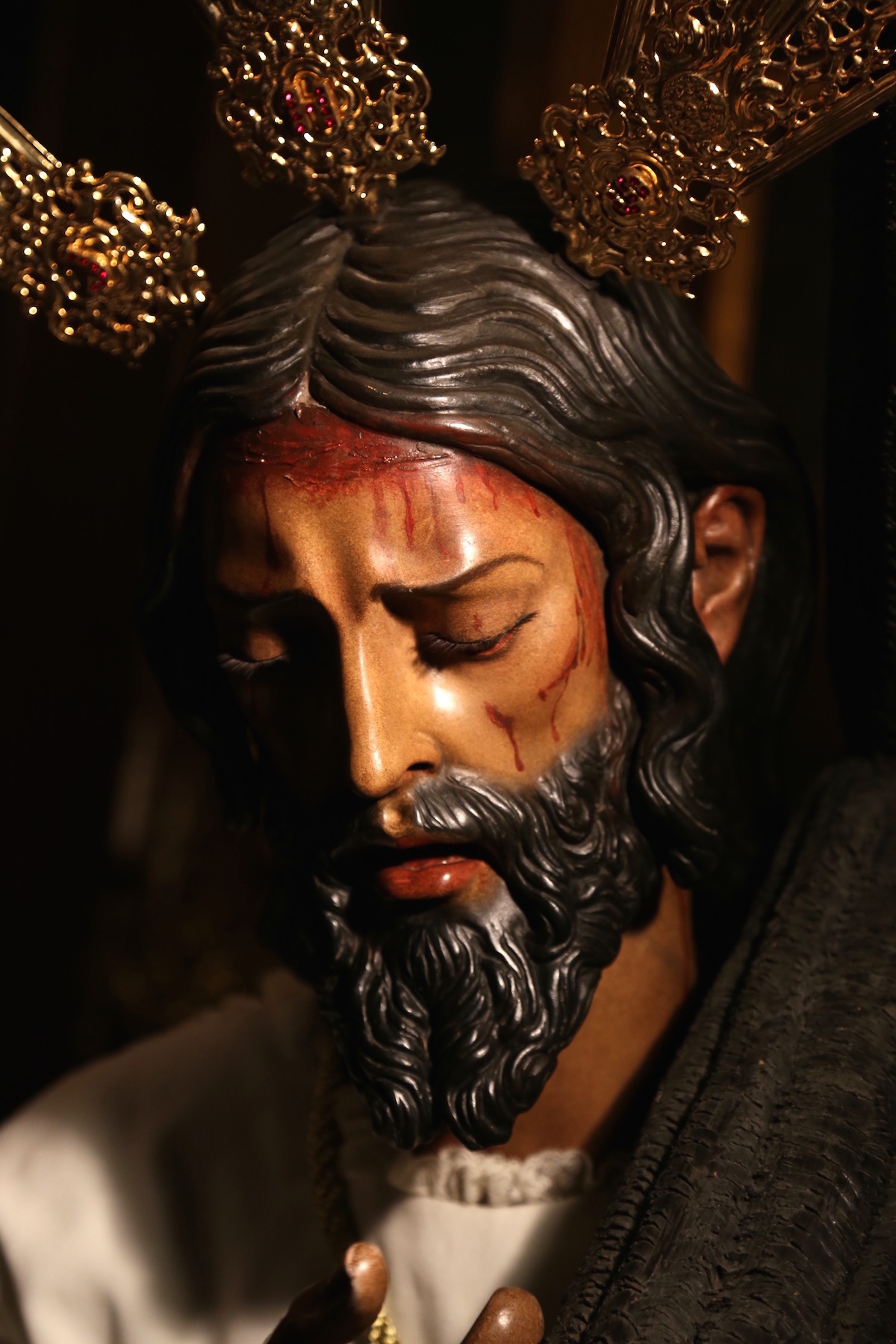 El grupo de jóvenes cofrades de 'los Gitanos' celebra la fiesta de san Juan Evangelista