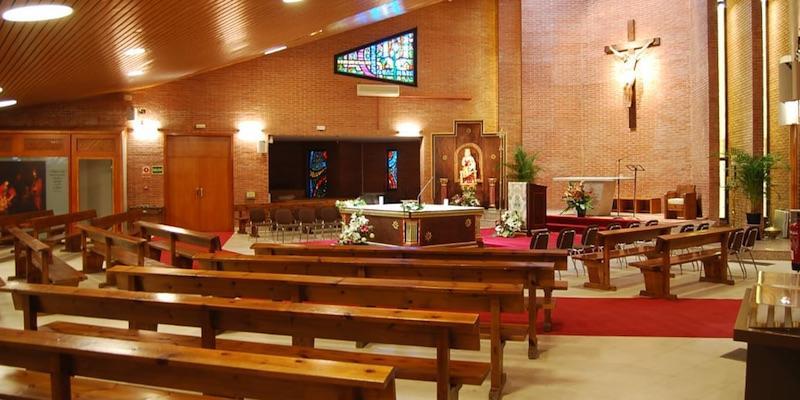 Juan Carlos Vera administra este viernes el sacramento de la Confirmación en Virgen del Cortijo