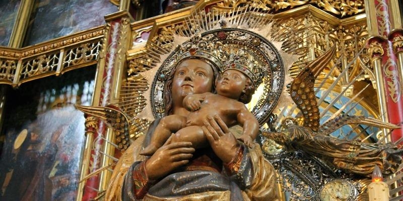 La catedral acoge la Misa mensual de la Corte de Honor de Santa María la Real de la Almudena