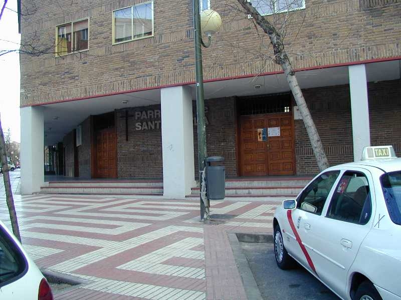 Jóvenes de Santa Adela reciben el sacramento de la Confirmación de manos del vicario episcopal de la II