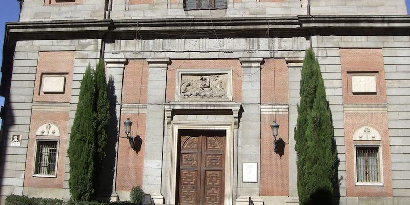 Monseñor Jesús Vidal administra el sacramento de la Confirmación en Santiago y San Juan Bautista