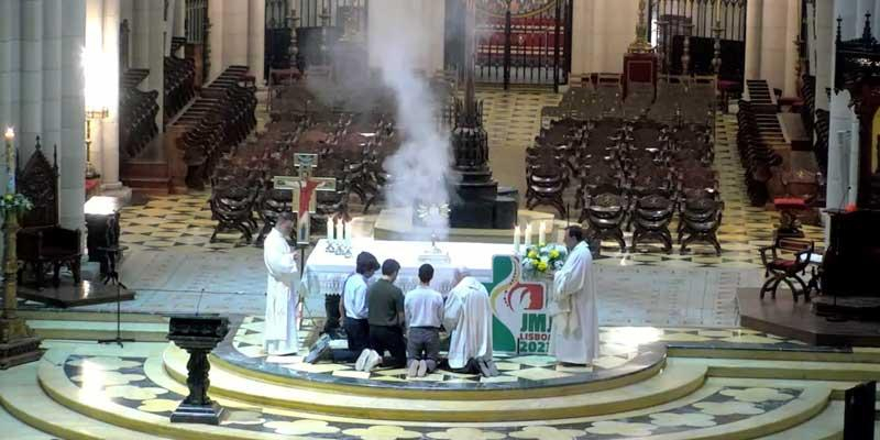 El cardenal recuerda a los jóvenes la invitación de Jesús a «eliminar los miedos que nos paralizan»