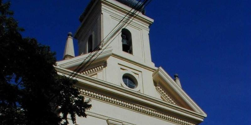 Juan Carlos Vera administra el sacramento de la Confirmación en Sagrado Corazón de Jesús