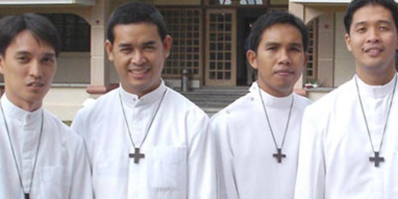 Una 'Corona de Becas' a la Virgen del Pilar, el apoyo de los zaragozanos a las vocaciones en países de misión