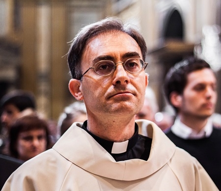 El cardenal Osoro ordena sacerdote al jesuita Alberto Núñez