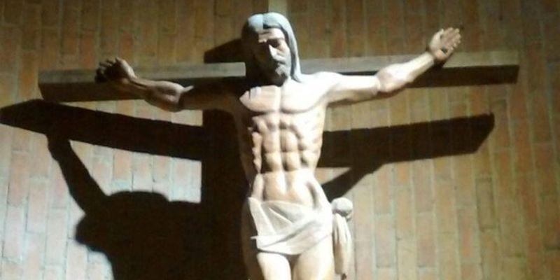 Virgen de la Nueva se prepara para la Semana Santa con un vía crucis de familias por el exterior del templo