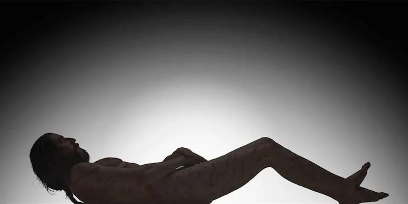 Nuestra Señora del Carmen de Pozuelo visita la exposición The Mystery Man en la catedral salmantina