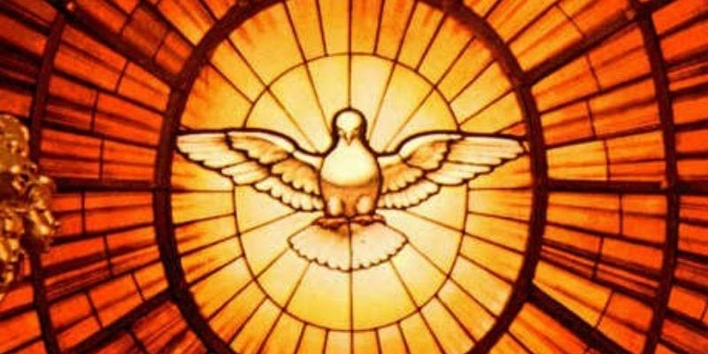 Avelino Revilla imparte el sacramento de la Confirmación a jóvenes de los colegios de las Hijas de la Caridad en La Milagrosa