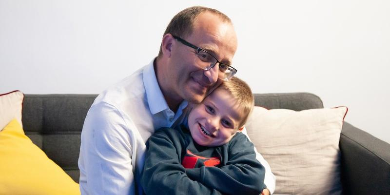 Las familias de la Fundación para el tratamiento del síndrome de Angelman participan en la presentación de niños a San Isidro en la Iglesia de San Andrés Apóstol: «Con una mirada más de fe veremos el don que tienen nuestros hijos con discapacidad»