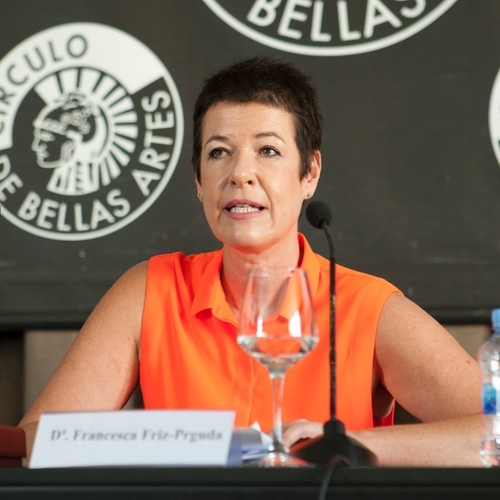 La representante de ACNUR en España imparte una conferencia sobre la crisis global de refugiados