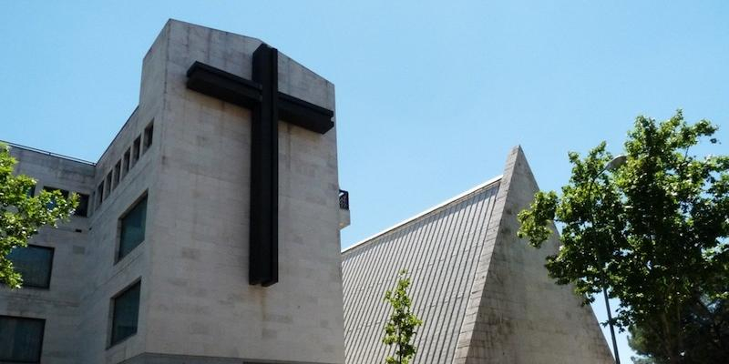 El vicario episcopal de la I presenta a Óscar Alba Peinado como nuevo párroco de Nuestra Señora del Tránsito