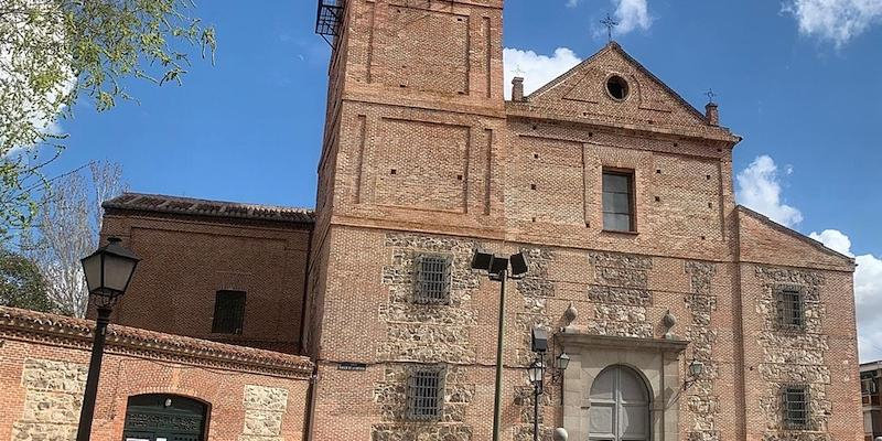 El vicario episcopal de la III administra la iniciación cristiana completa en Santa María la Antigua de Vicálvaro
