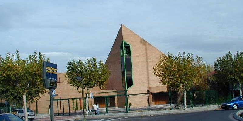 Monseñor Santos Montoya visita la parroquia Santa María de Majadahonda