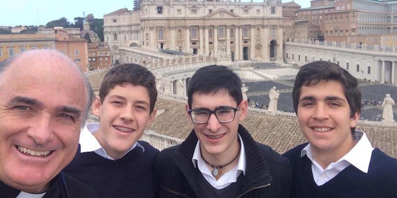 Un joven entra en el noviciado de los Legionarios de Cristo en España y cuatro celebran su profesión de votos