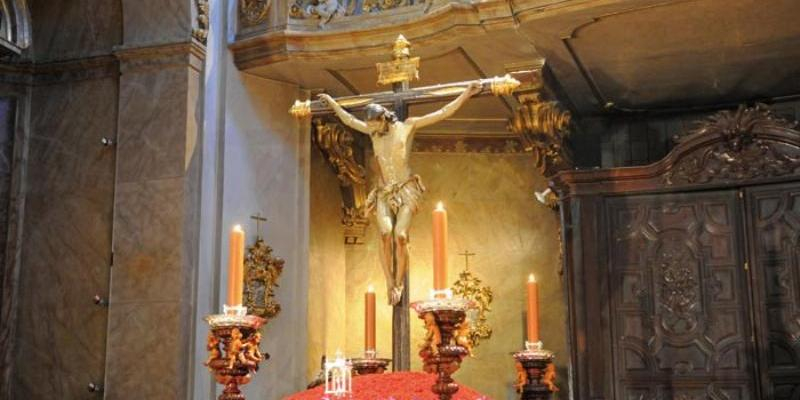 Pedro Luis López, párroco de San Ildefonso: «En estos días santos, intentemos ir al Misterio»