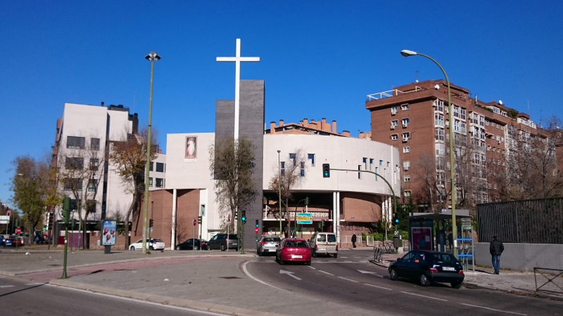 Dar de beber al sediento en pleno apagón desde la parroquia Santos Inocentes: «De un pequeño grano se construye un edificio precioso»
