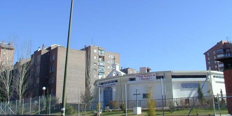 El vicario episcopal de la III preside la toma de posesión del párroco de Nuestra Señora de los Apóstoles