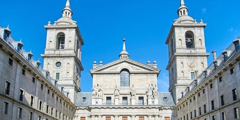 La basílica del monasterio de El Escorial acoge una Misa funeral por los fallecidos en la localidad durante la pandemia