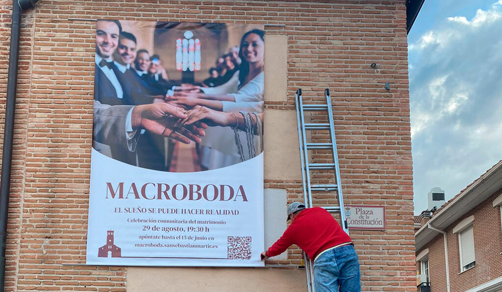 La parroquia San Sebastián Mártir de San Sebastián de los Reyes acoge este jueves la primera macroboda en Madrid: «Mucha ilusión y entusiasmo»