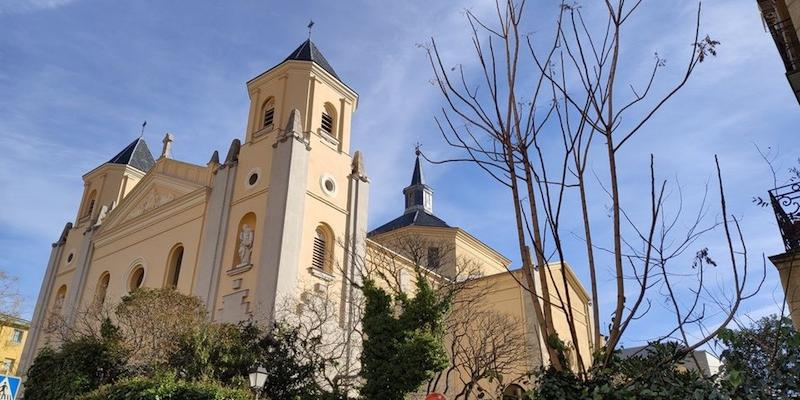 El vicario episcopal de la VII administra la Confirmación en San Lorenzo Mártir de El Escorial