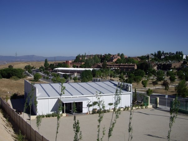 Monseñor Carlos Osoro imparte el sacramento de la confirmación en Santa Genoveva Torres, de Majadahonda