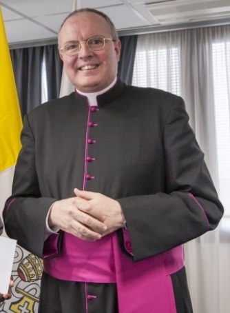 Monseñor Fernando Chica, observador de la Santa Sede ante la FAO, con Manos Unidas