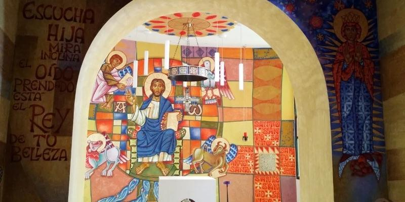 El cardenal Osoro bendice en la residencia sacerdotal San Pedro la capilla de la Congregación de San Pedro Apóstol