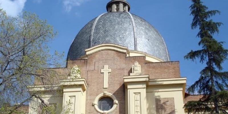 Monseñor Martínez Camino preside en San Jorge una Eucaristía con sacramento de la Confirmación