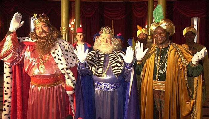 Parroquias del arciprestazgo de Santa María la Antigua, en Vicálvaro, participan en la cabalgata de Reyes