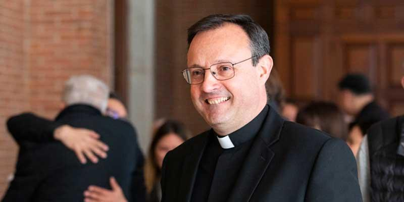 José Antonio Álvarez mira a la cruz, a la Resurrección y a María en su escudo y lema episcopal como futuro auxiliar de Madrid en una llamada a «entregar más la vida»