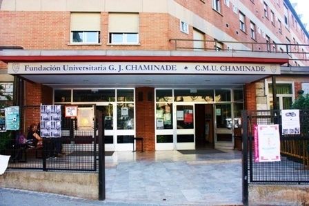 El cardenal Osoro visita el Colegio Mayor Chaminade en su 50 aniversario